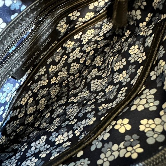 Michael Kors Jet Set Crossbody Flat Charm - Picture 6 of 10